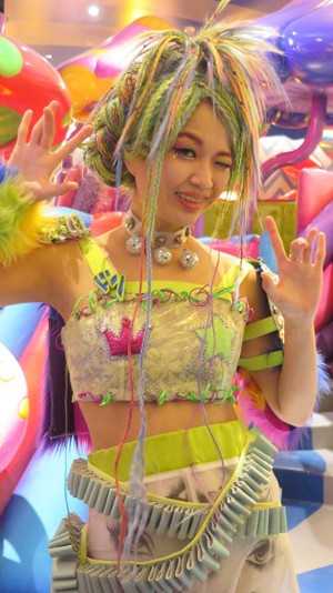Makan di Dunia Monster Super Lucu di Harajuku