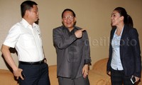 Rieke Diah Pitaloka berbincang dengan Ignasius Jonan dan EE Mangindaan. Pool/Lamhot Aritonang/detikFoto.