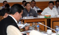 EE Mangindaan memberikan keterangan kepada Pansus Pelindo II. Pool/Lamhot Aritonang/detikFoto.