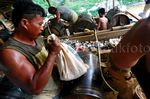 Penambang Emas Tradisional Desa Ratatotok