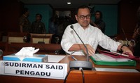 Sudirman sempat menyerahkan transkrip dan rekaman utuh percapakan Novanto dan Freeport. Lamhot Aritonang/detikFoto.