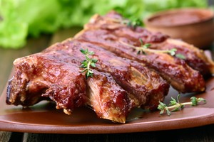 BBQ Iga, Olahan Favorit dengan Saus Pelengkap Lezat