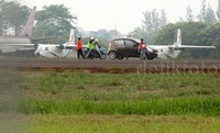 Runway atau landasan pacu pesawat di Bandara Pondok Cabe miliki panjang 2.200 meter dan lebar 45 meter. Dengan ukuran ini, pesawat ATR bahkan pesawat jet bisa mendarat.