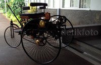 Seperti apa rupa mobilnya? Dalam beberapa kesempatan Mercedes-Benz Indonesia sempat memperlihatkan replika mobil Bertha. Replika itu bisa Anda lihat di foto di atas. Mobil tiga roda itu masih bisa berfungsi, dan membutuhkan waktu agak lama untuk menyalakannya.