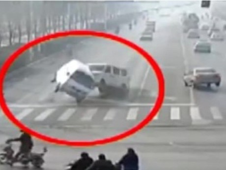 3 Mobil Jumpalitan Secara Misterius