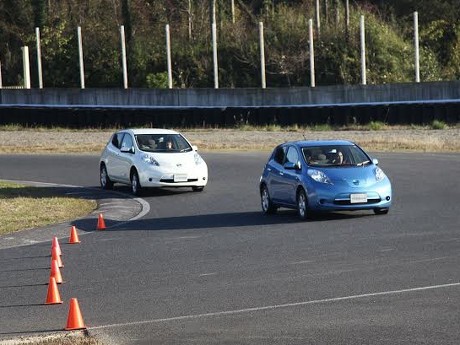 Menjajal 5 Mobil Keren Nissan