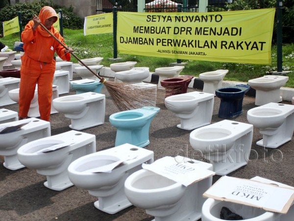 Seniman Sindir MKD dan Ketua DPR