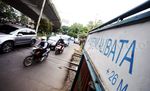 Keramaian Lalu Lintas di Perlintasan KA Kalibata