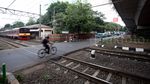 Keramaian Lalu Lintas di Perlintasan KA Kalibata