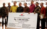 Lippo Group Serahkan Beasiswa Rp 1,5 Miliar