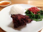 Tersengat Pedasnya Ayam Bakar Taliwang di Village Coffee & Kitchen