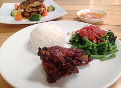 Tersengat Pedasnya Ayam Bakar Taliwang di Village Coffee & Kitchen