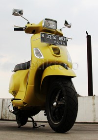 Rancangan motor Vespa memang sangat kental dengan gaya retro. Gaya itu yang dipertahankan oleh motor dari Italia tersebut.