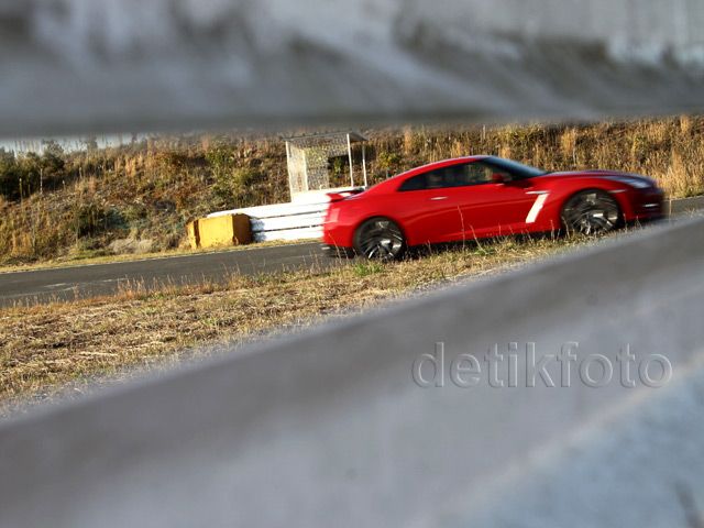 Menjajal 5 Mobil Keren Nissan