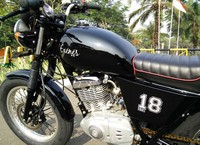 Bagian pertama yang mendapat sentuhan tangan dingin Diwa adalah bagian tangki. Soalnya, dinilai sebagai kunci tercapainya bentuk akhir kustomisasi yang diinginkan. Pool/Handoko N. Soetrisno.