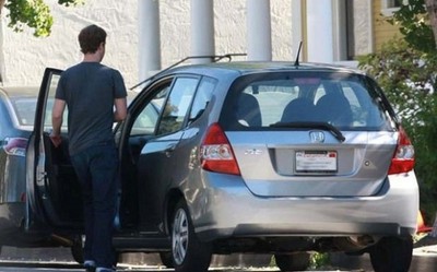 Potret Kesederhanaan & Kemewahan Mark Zuckerberg