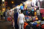 Di Vietnam, Bule Juga Senang Belanja di Pasar