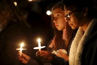 Sebanyak 3 orang bersenjata melepaskan tembakan secara brutal di pusat kawasan bagi penyandang cacat di San Benardino, California pada Rabu (2/12) waktu setempat. Mario Anzuoni/Reuters/detikFoto.