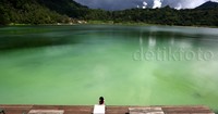 Danau Linow memiliki keunikan tersendiri, dimana warna air di danau ini dapat berubah-ubah.     