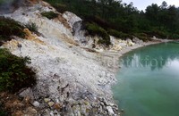 Danau Linow dapat ditempuh sekitar 34 kilometer dari kota Manado.