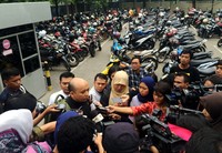 Novel memberikan keterangan pers sebelum meninggalkan Gedung KPK. Gilang Fauzi/CNN Indonesia.