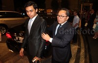 Ketua MPR Zulkifli Hasan hadir dengan mengenakan jas.