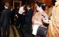 Menko Polhukam Luhut Pandjaitan berjalan menuju lokasi resepsi.