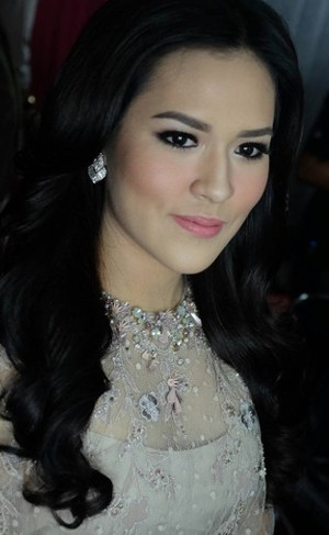 Alis dan Riasan Mata, Gaya Makeup yang Jadi Ciri Khas Raisa