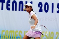 Angelica bertanding melawan Gusmita di Kejuaraan Nasional (Kejurnas) Soft Tenis Senior dan Junior.
