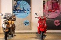Dua unit Vespa terpajang di Premium Concept Store. PoolPiaggio Group/detikFoto.