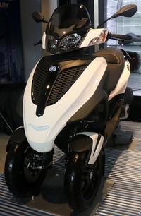 Piaggio MP3 Yourban dipamerkan di toko berkonsep mewah ini. PoolPiaggio Group/detikFoto.