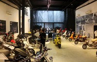 Premium Concept Store menyediakan Vespa, Piaggio, Moto Guzzi, dan Aprilia. PoolPiaggio Group/detikFoto.