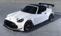 Dengan fender lebar, ventilasi di kap mesin yang menarik, serta spoiler depan dan belakang, konsep ini merupakan visi Toyota pada S-FR sebagai kendaraan berperforma tinggi yang lahir untuk sirkuit balap. Pool/Toyota/detikFoto.