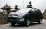 Aksi Toyota Kijang Innova di Jalanan Bali
