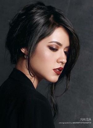 Rahasia Di Balik Riasan Flawless Hingga Glamour Para Selebriti Indonesia