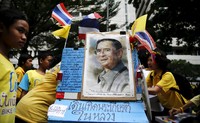 Mereka berkumpul untuk merayakan ulang tahun sang raja yang ke-88 tahun. Jorge Silva/Reuters/detikFoto.     