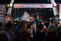 Festival Steak Maranggi 2015 yang diselenggarakan di Jalan KK Singawinata, Purwakarta. Acara dimulai pada pukul 19.30 hingga 23.00. Tampak traveler sangat antusias dan memadati jalan (Randy/detikTravel)