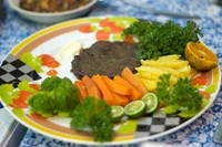 Salah satu kuliner steak maranggi yang merupakan kreasi salah satu peserta festival. Steaknya pun dihias menarik dengan condiment berupa sayuran seperti daun selada, kentang dan wortel seperti steak pada umumnya (Randy/detikTravel)