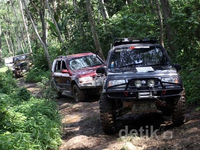 JMTB dan Jurnalis 4x4 Peduli Cibuntu