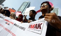 Mereka menolak segala bentuk tindak pidana korupsi dan mengajak masyarakat bersama-sama untuk mengawal pemerintahan Jokowi-JK.