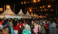 Ribuan masyarakat memadati festival steak Maranggi, Purwakarta, Sabtu (5/12/2015).