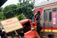 Metromini B80 dari rute Kota-Kalideres itu penuh penumpang.