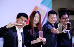 Oppo R7s, Ponsel Tipis dengan RAM 4 GB