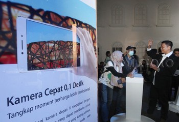 Kamera belakangnya bisa menangkap fokus dengan super cepat, hanya butuh waktu 0,1 detik.