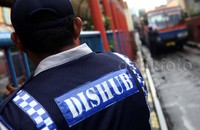 Angkutan umum tersebut terkena razia karena tidak laik jalan, yang bisa mengakibatkan kecelakaan dan mengabaikan keselamatan penumpang.