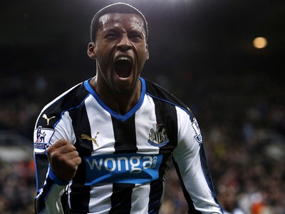 Newcastle Tundukkan Liverpool 2-0