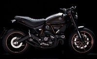 Warna Night Copper menjadi warna spesial pada edisi khusus Ducati Scrambler yang dipoles pada bagian bodi, roda, dan kerangka. Sedangkan motor dan bagian panel samping didominasi dengan warna Matte Black. Ist/Ducati.
