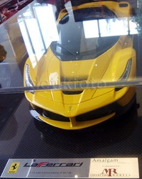 Replika Ferrari yang ditampilkan di Showroom Ferrari Jakarta ini layaknya surga bagi para pecinta diecast.