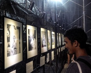 Menyintas Tragedi, Memenangkan Kehidupan
