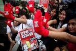 Aksi Bersihkan DPR